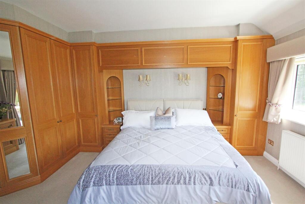 IMG_5173 bed1.jpg