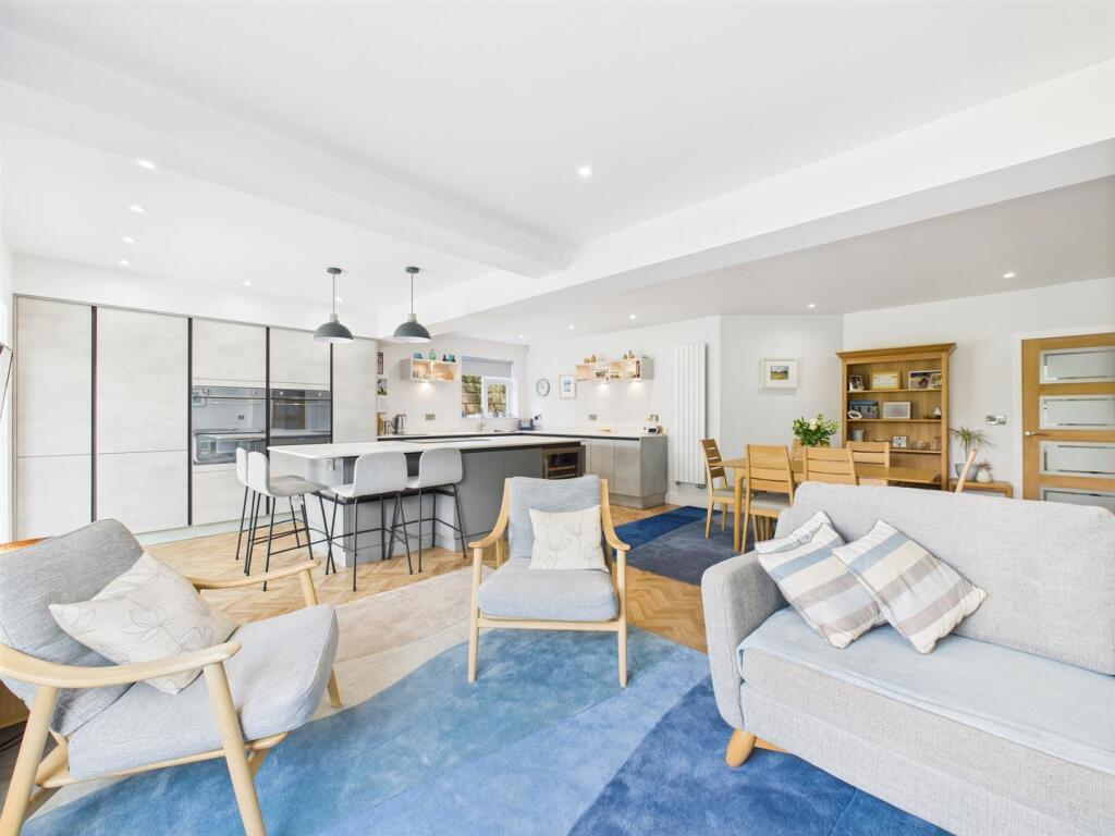 Stunning Open Plan Living Kitchen