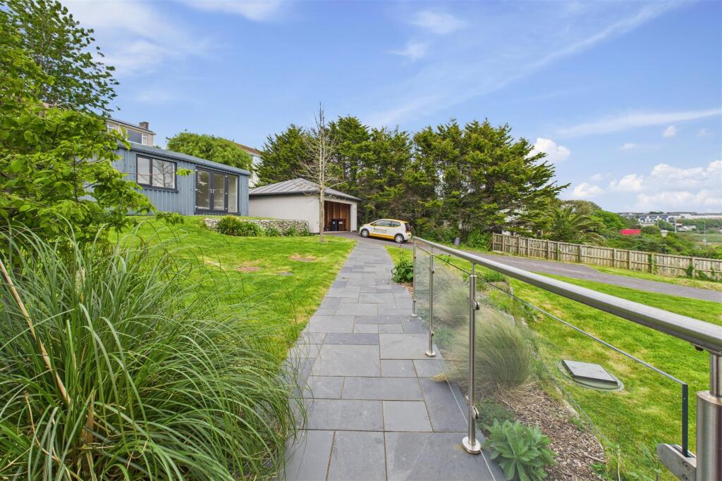 The Wave Entrance Path