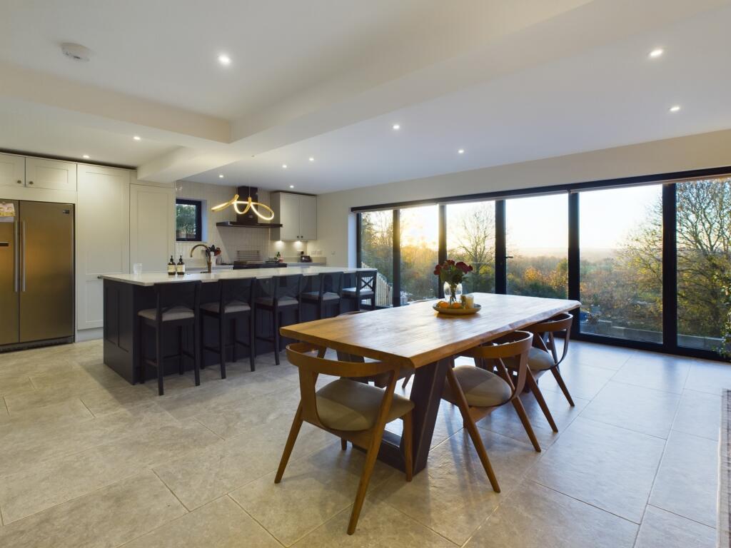 CAM04024G0-PR0013-STILL003