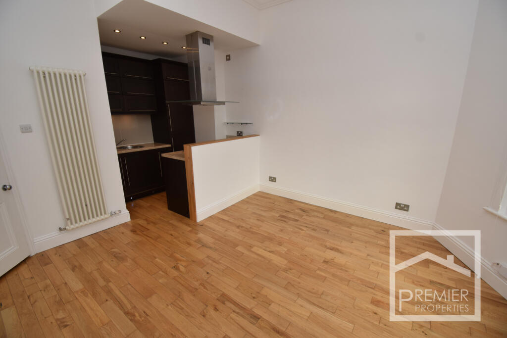 Lounge/Kitchen