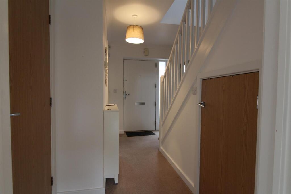 Entrance Hallway.JPG
