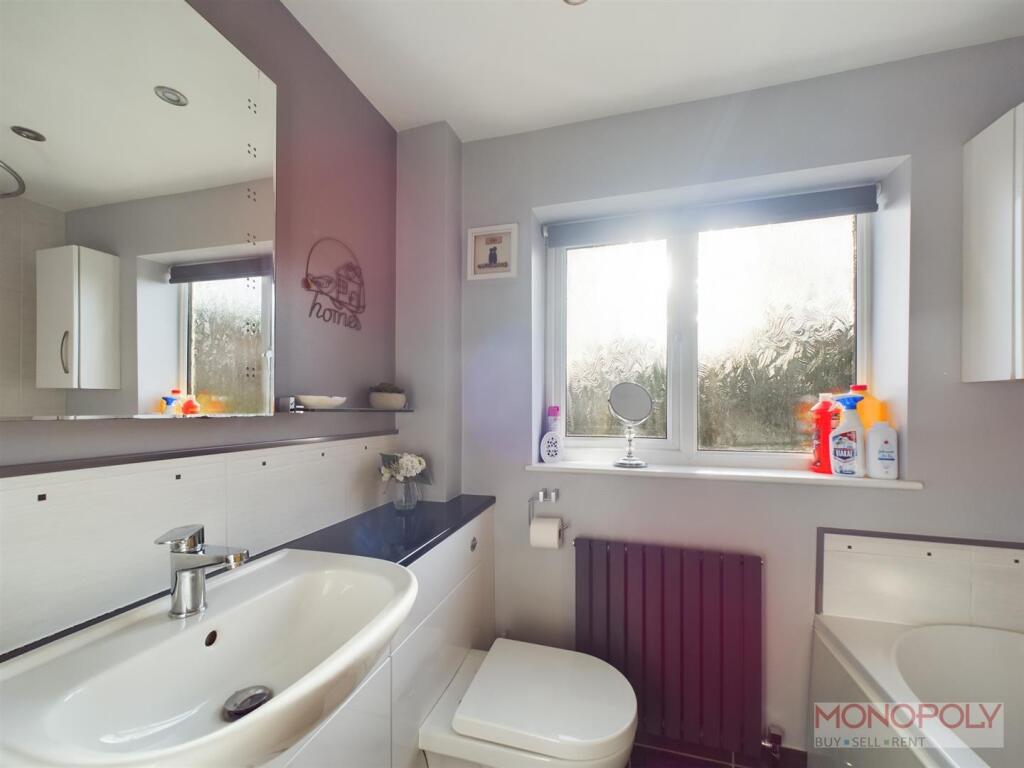 FAMILY BATHROOM