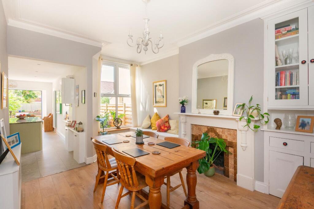 1B9RKE - Dining Room C.jpg