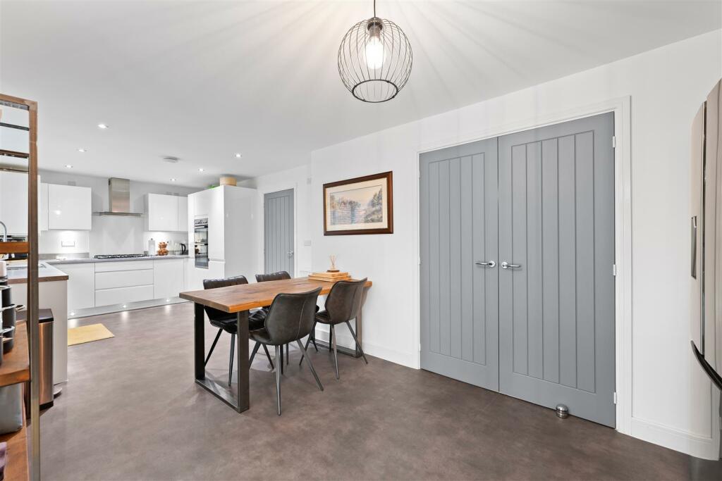 2 Edale Drive-27.jpg