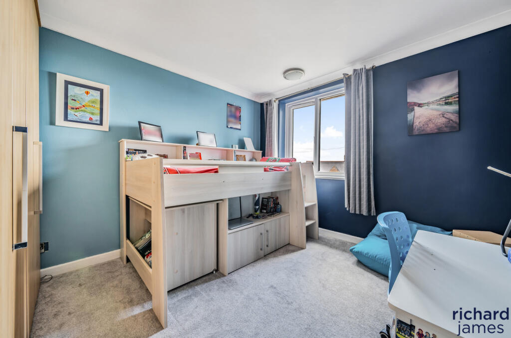 2d9a3084-f529-413...