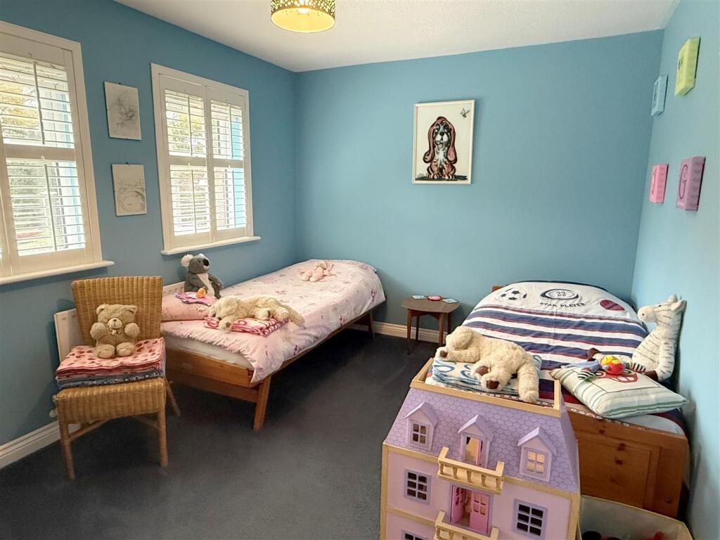Bed 4.JPG