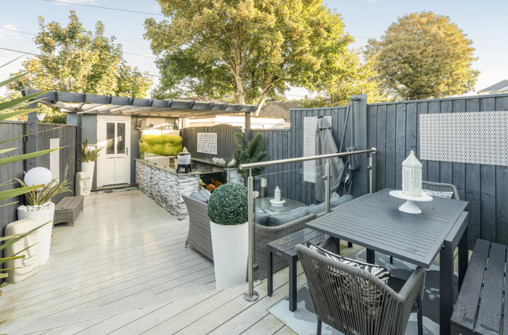 1360091-4-68d4fb3...