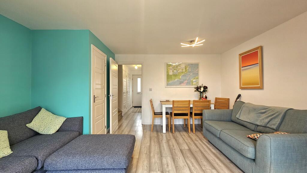 Lounge/ Dining area
