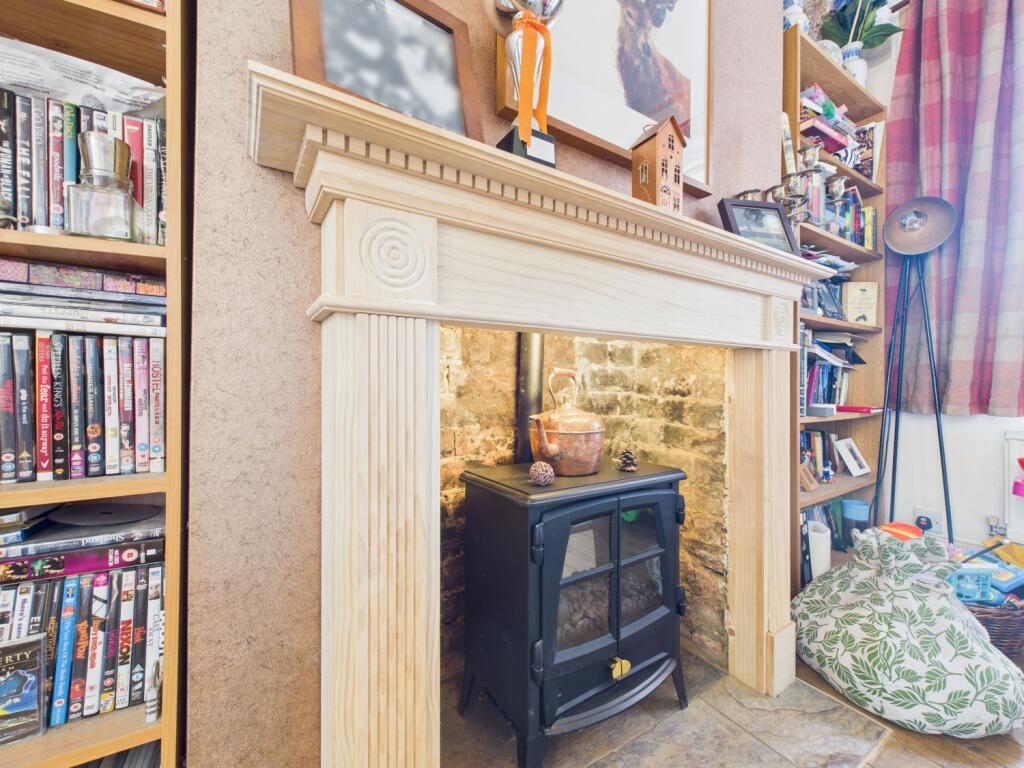 8. CAM04922G0-PR0053-STILL019