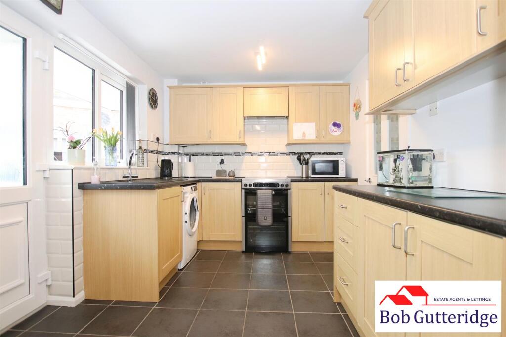 FITTED KITCHEN/DINING ROOM