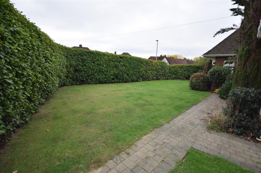 FRONT GARDEN