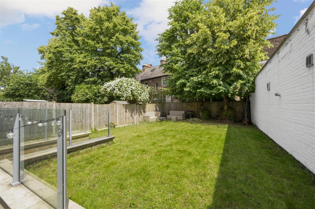 Garden Flat, 29, Homefield Road London9.jpg