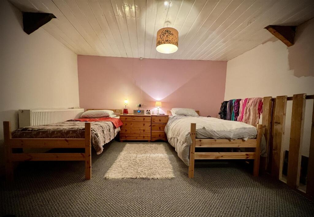 BedroomRearCottage1.JPG