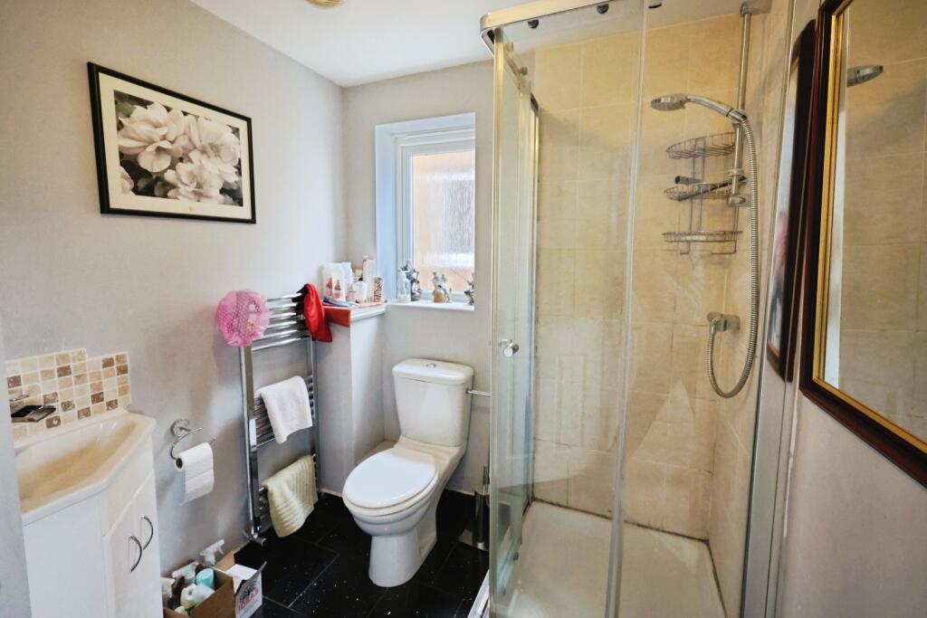 pbox-bathroom-333400.JPG