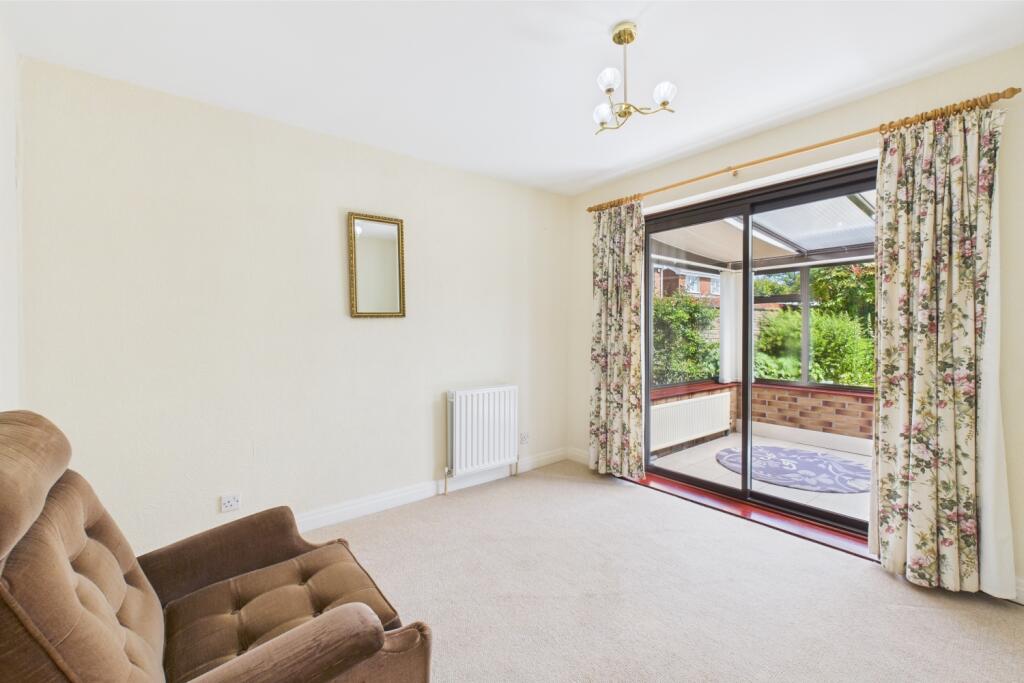 CAM03162G0-PR0270-STILL022