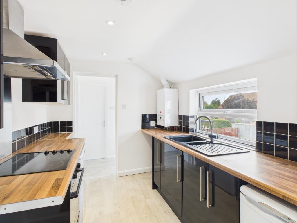 Flat B - Kitchen 3