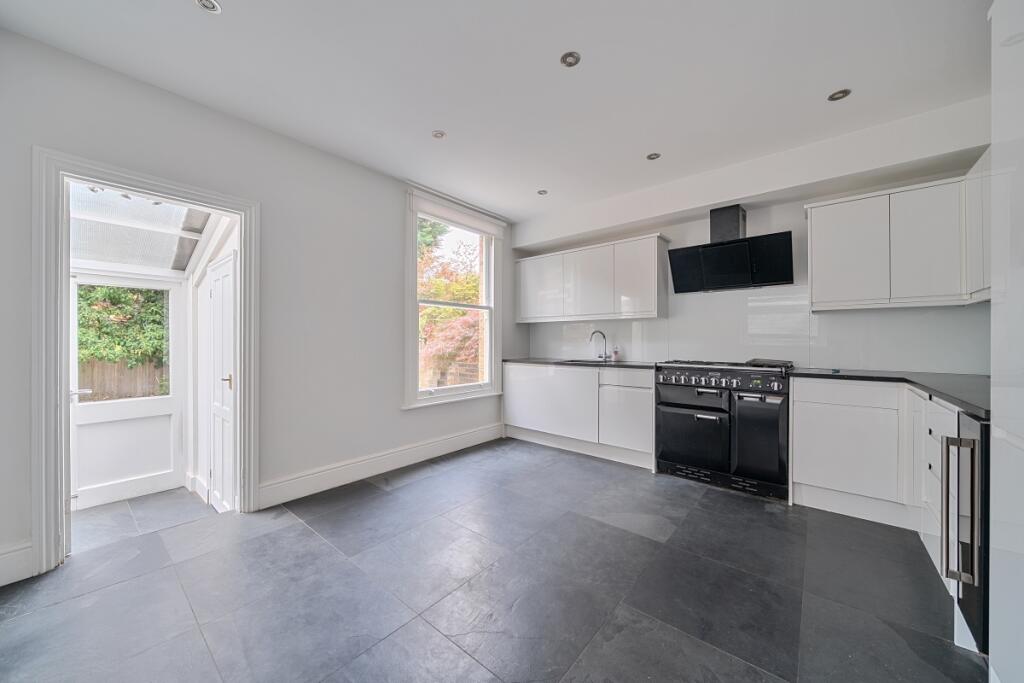 1370670-6-68f25b1...