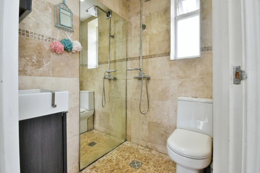 Annexe Shower Room