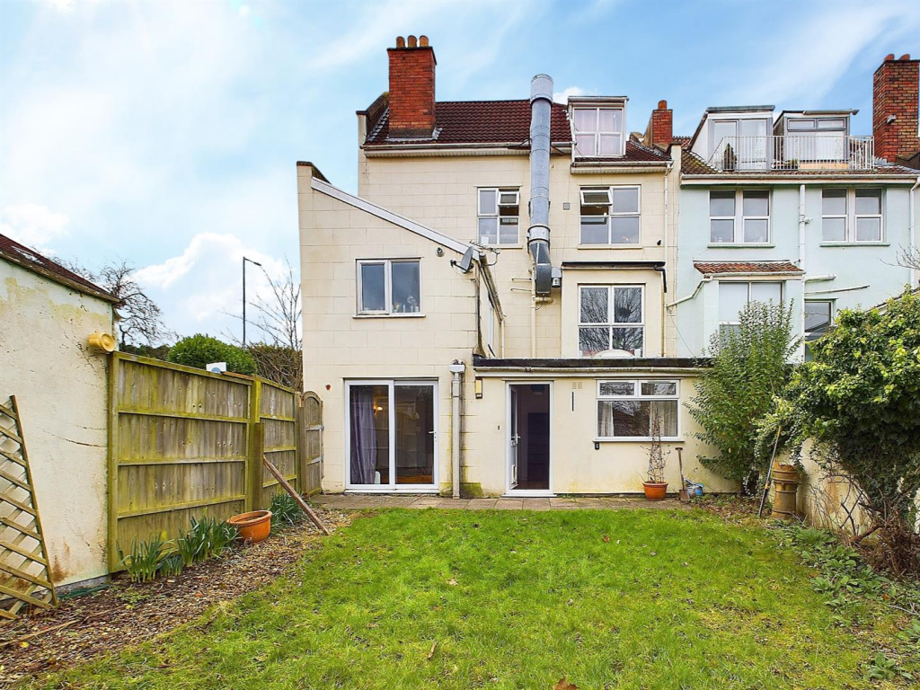 12 - 2 bedroom garden flat.png