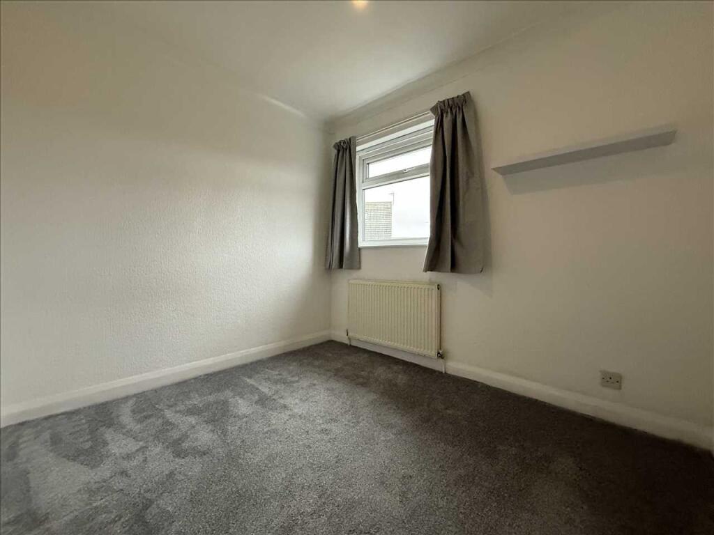 Bedroom (side)