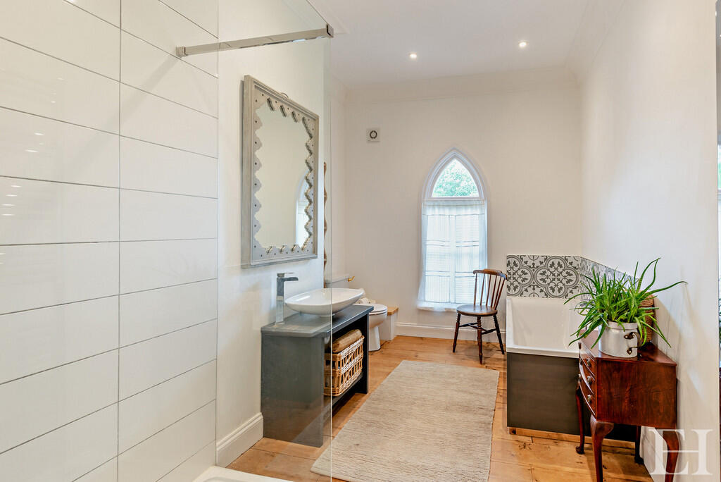 8608849-interiorW...