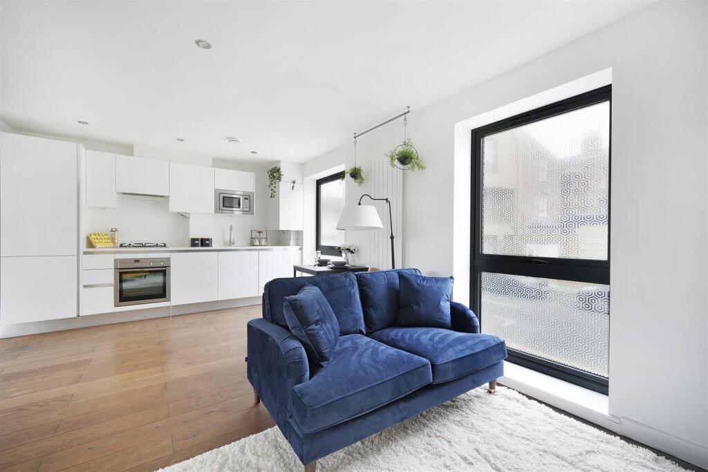 Reception Room (2).jpg