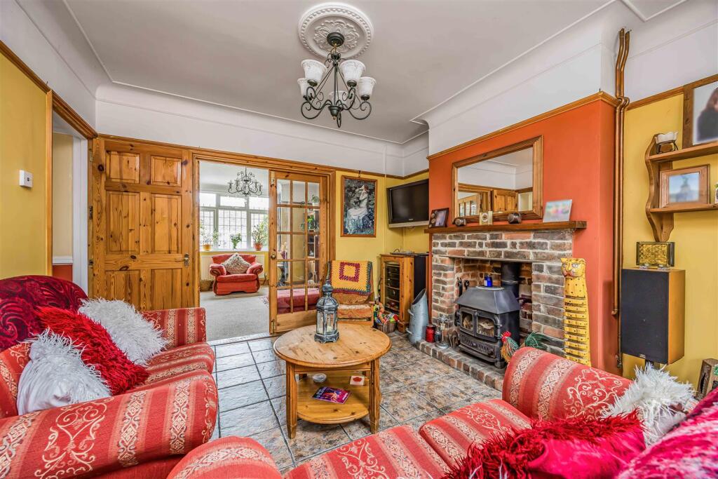 59 Woodfield Avenue, Drayton-Small-PorticoMarketin