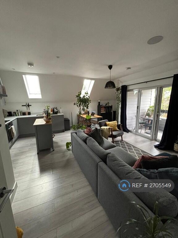 Open Plan Lounge / Kitchen