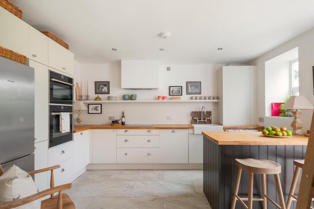 G3F5WRCM - Kitchen E.jpg