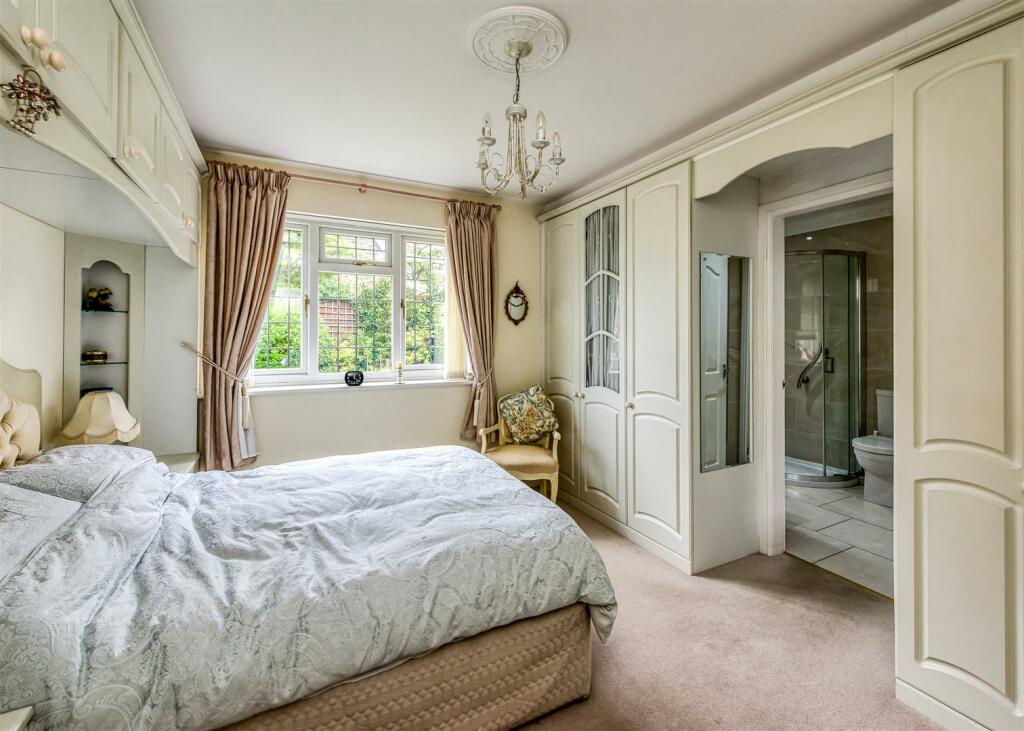 Holly Trees Lodge-Bedroom1.jpg