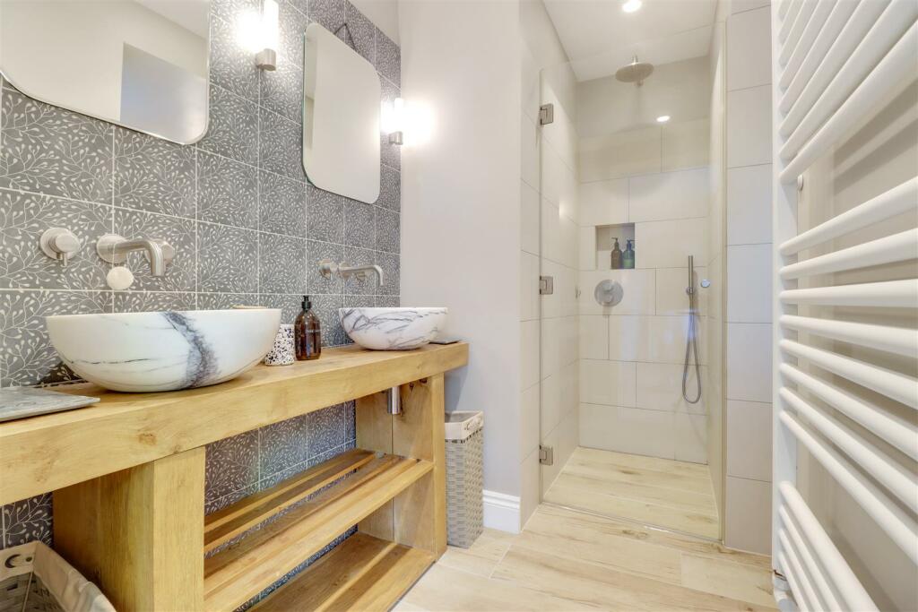 ENSUITE.jpg