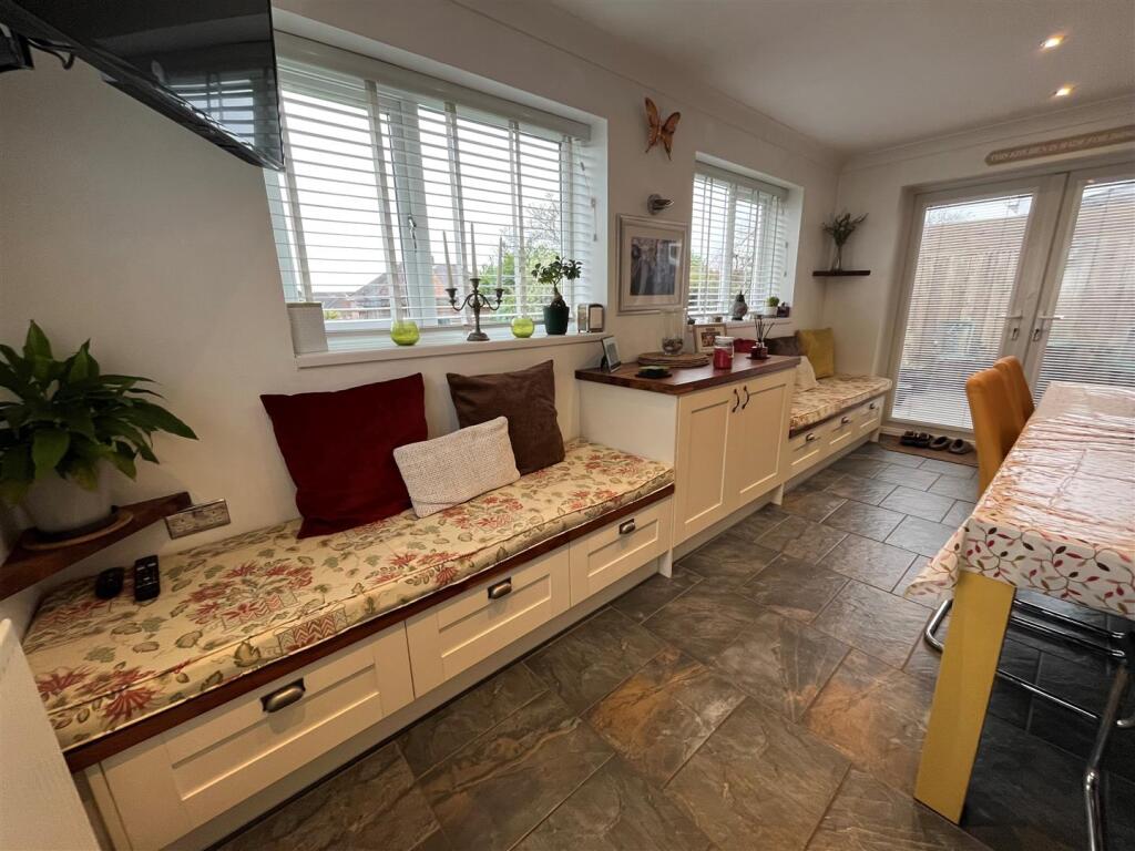 Dining area d.jpg