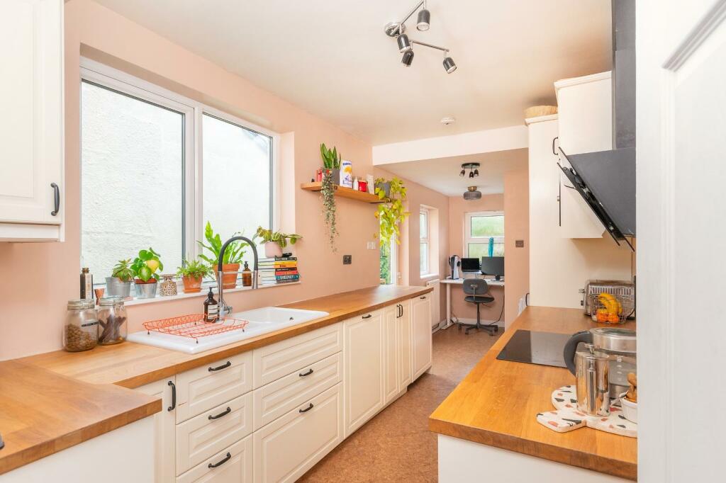 7O9RBN - Kitchen D.jpg