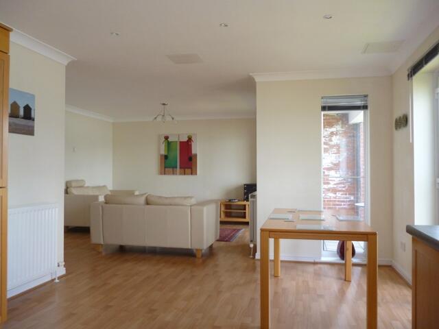 OPEN PLAN ROOM