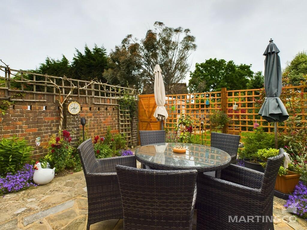 28 Stanmore Garde...