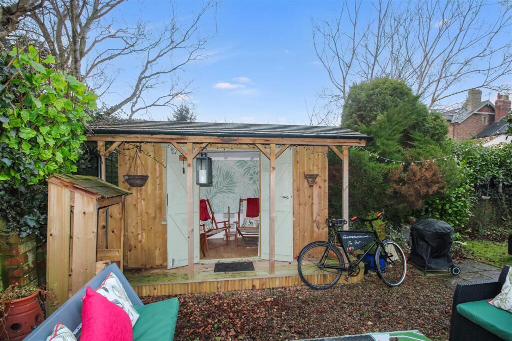 SUMMER HOUSE