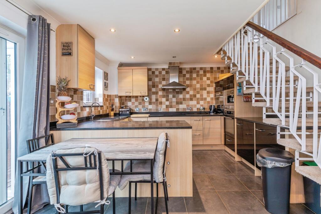 Kitchen/ Dining Room