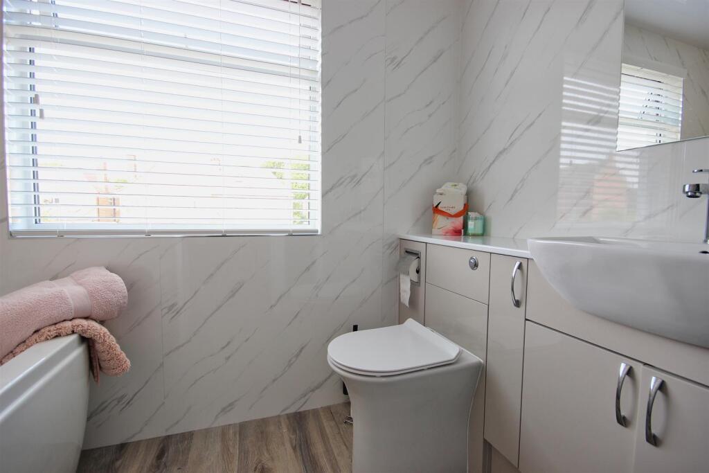 BATHROOM/W.C.