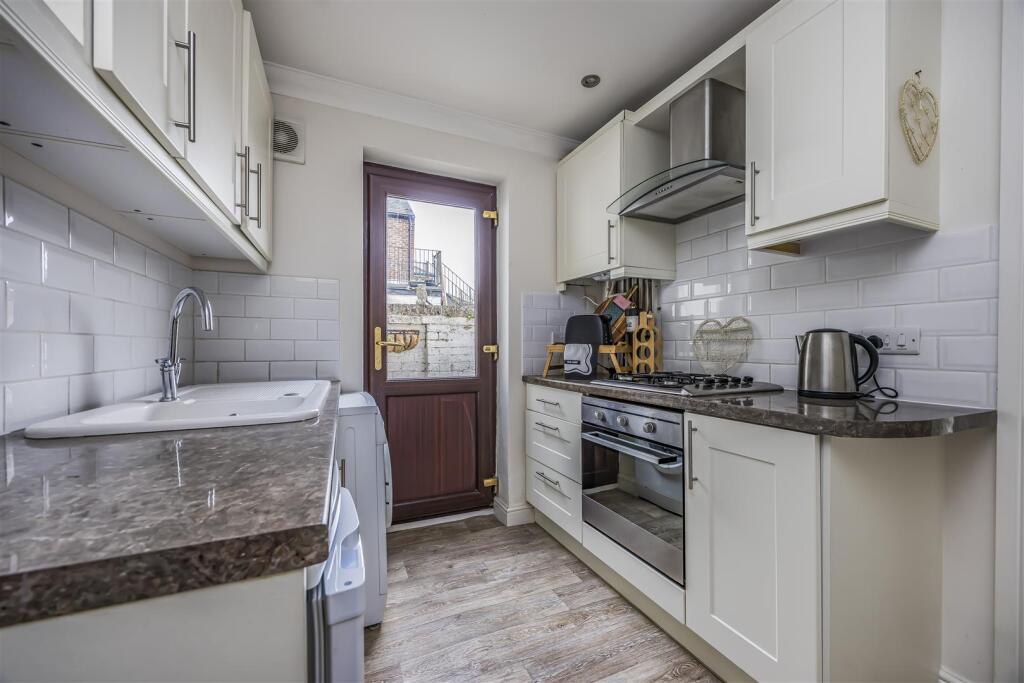 Garden Flat, 92 North Street, Emsworth-PorticoMark