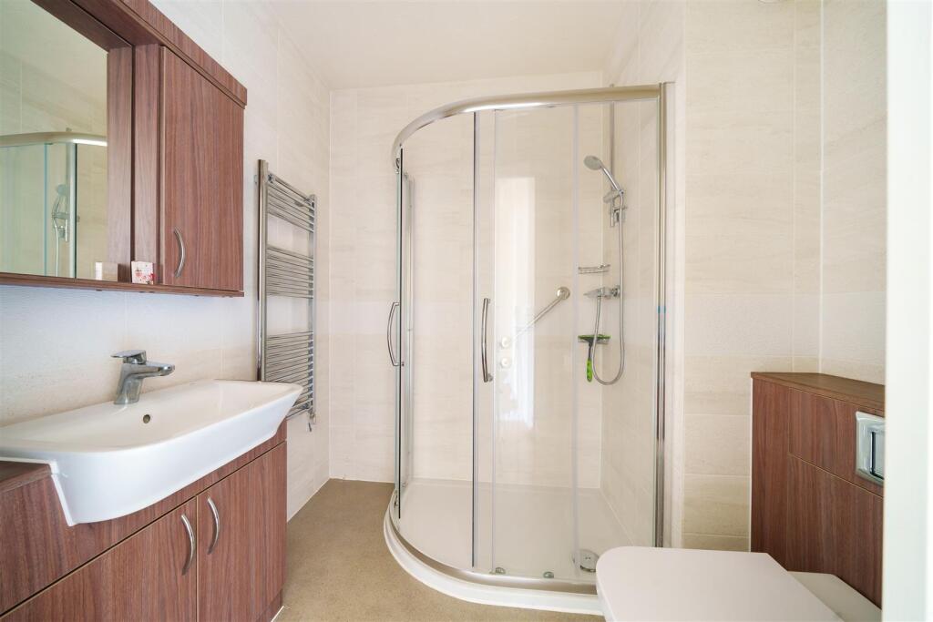 Shower Room.jpg