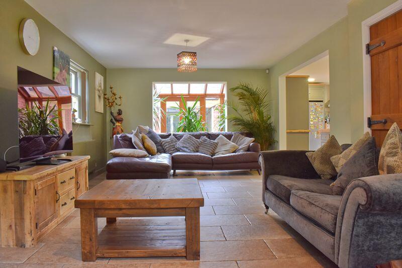 lounge/diner/family room