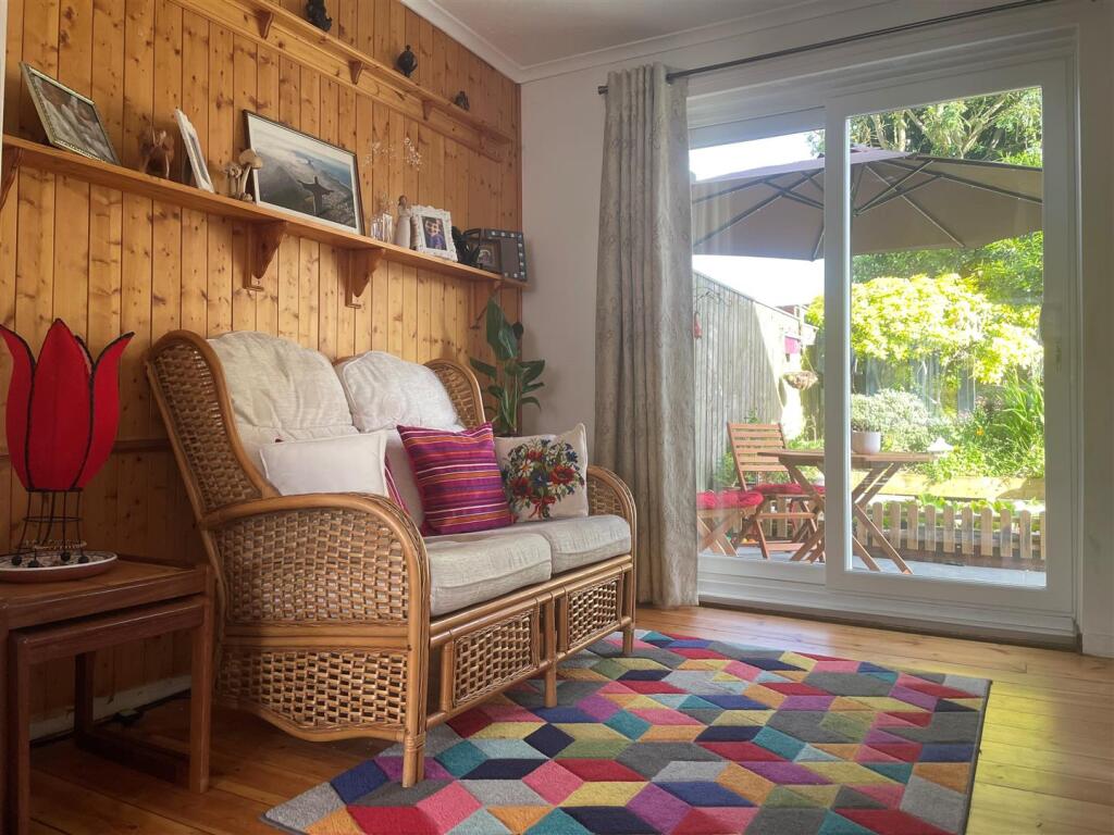 Hastings Avenue 3 44.jpg