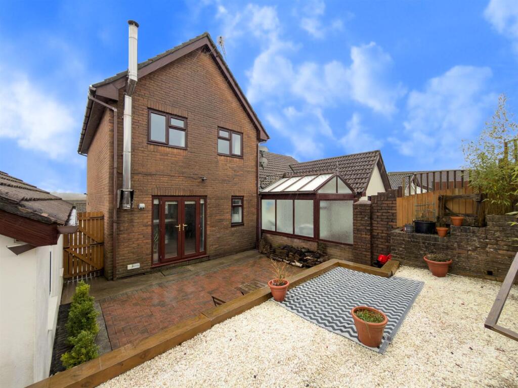 7 Coed Y Canddo Road 2.jpg