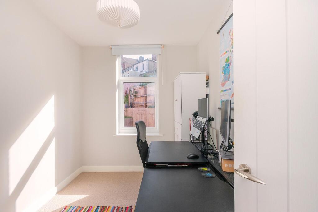 1B4RTN - Bedroom J.jpg