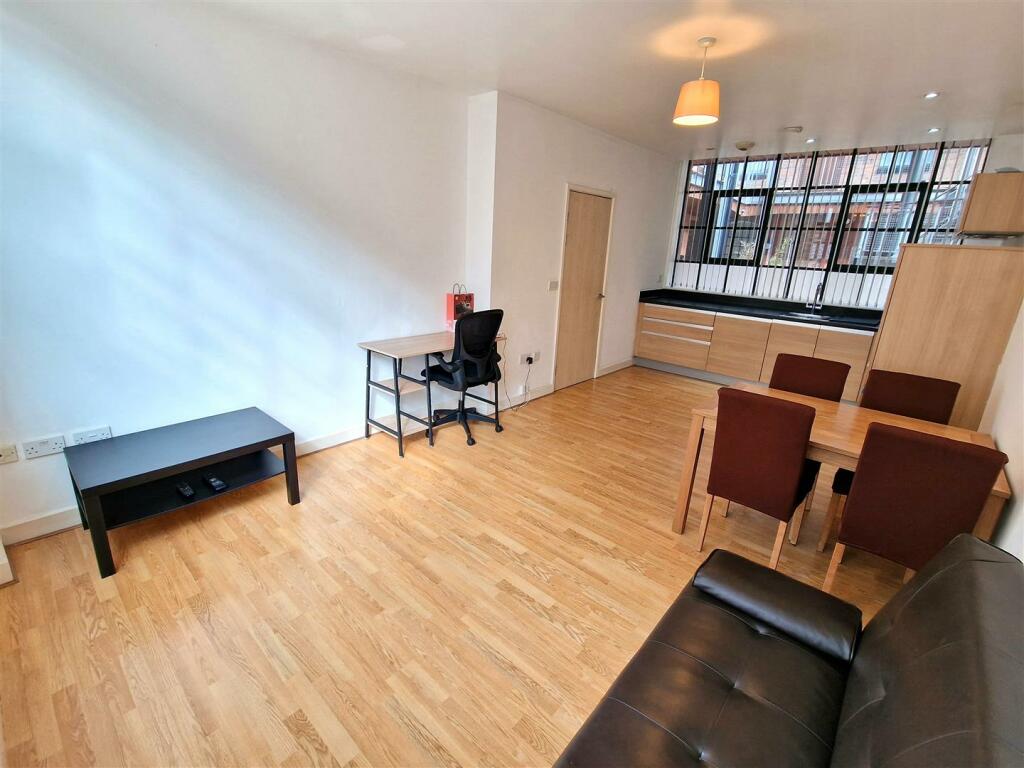 Lounge/Kitchen