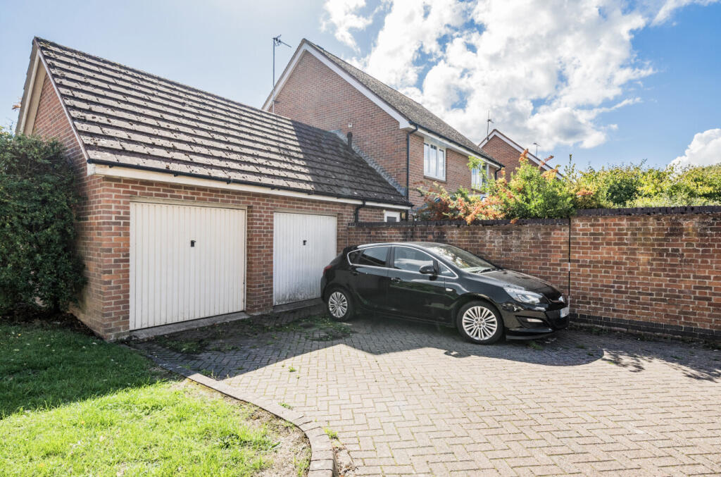 1347991-22-68bed7...