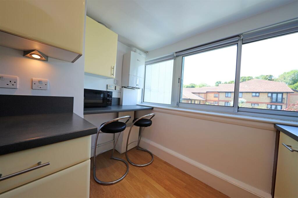 nicholas james park apartments kitchen 2.jpg