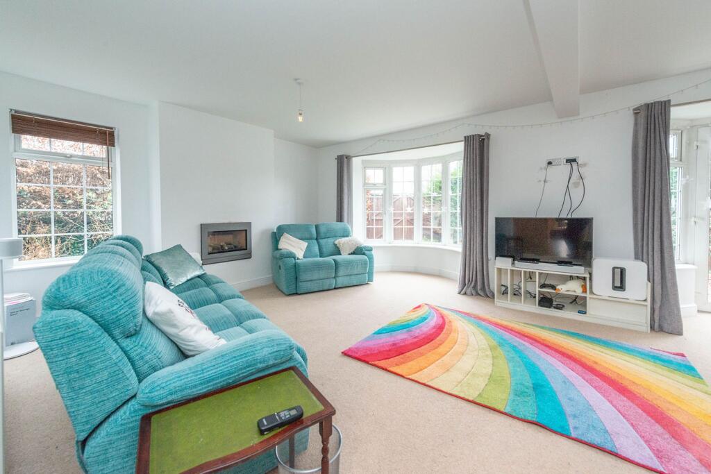 KITCHEN/DINER AND LOUNGE