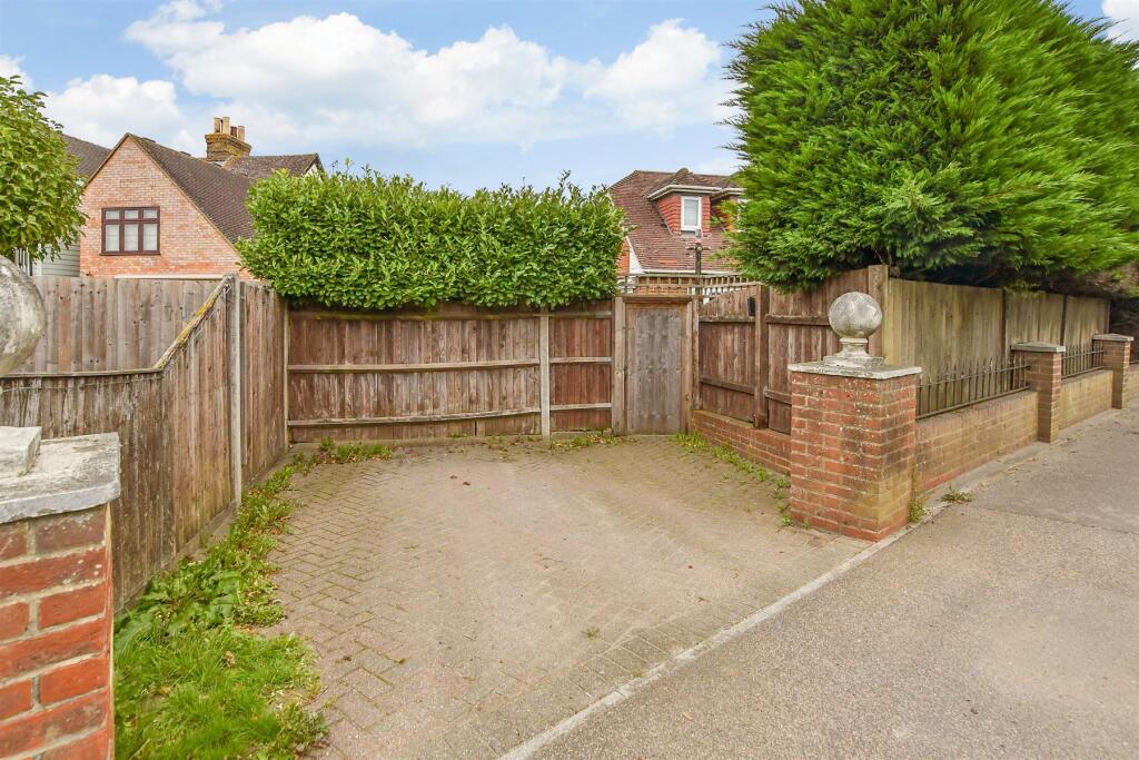Driveway/Parking